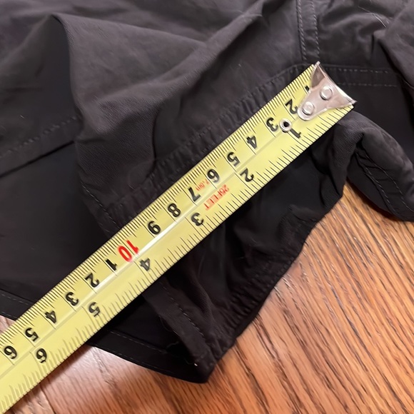 Patagonia Womens Wavefarer Board Shorts Size 2 Black Style 76597 Zip Pocket - Picture 6 of 9